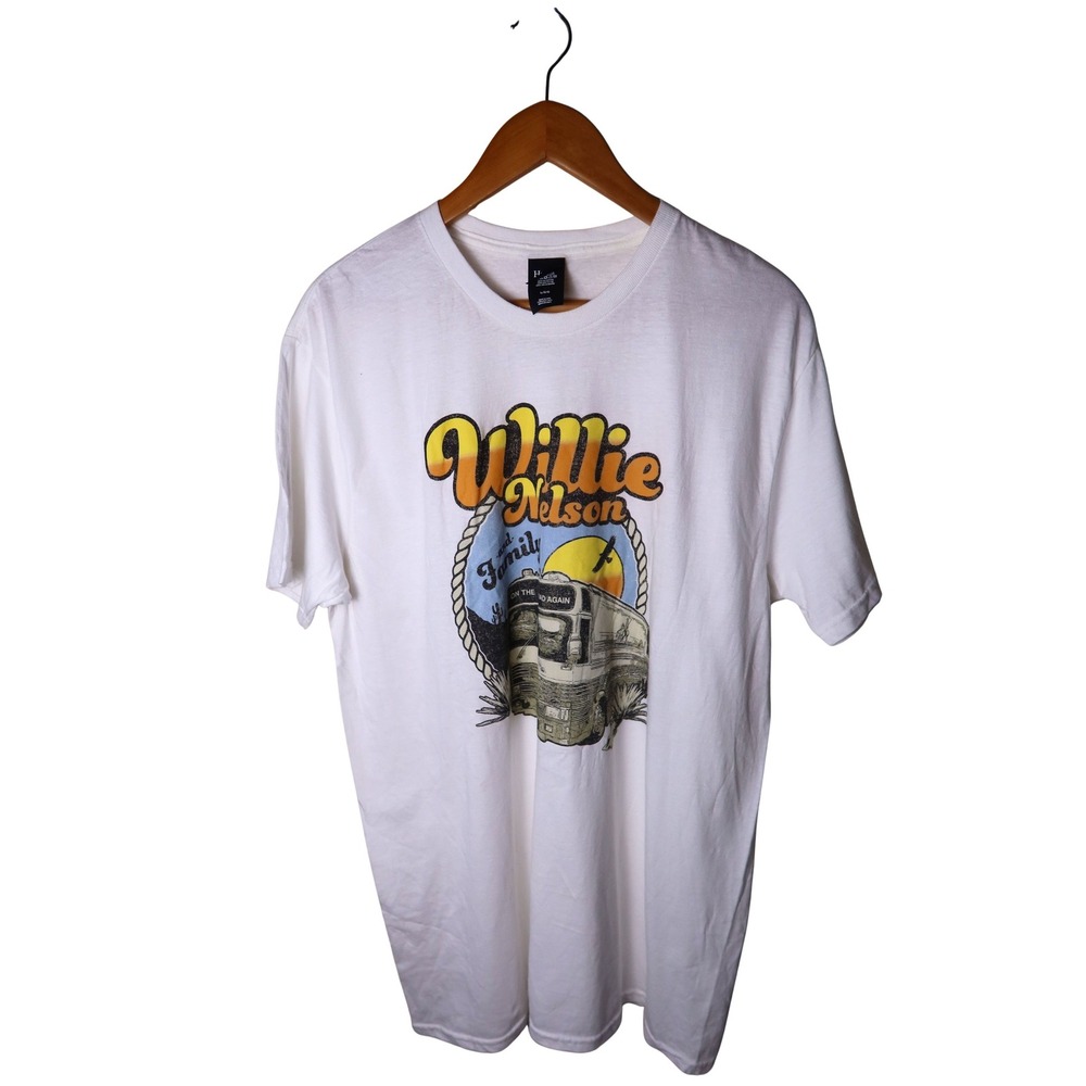 Willie Nelson and Family On The Road Again Graphic T-Shirt White Large Excellent
